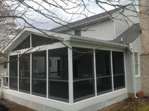 How to Enjoy a Screened Porch in Winter